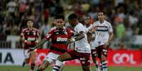 Clássico foi equilibrado e alternou momentos de domínio no Maracanã –  Foto: Lucas Merçon/Fluminense / Jogada10