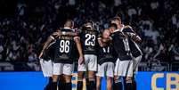 Jogadores do Vasco durante concentra&ccedil;&atilde;o antes da partida contra o Am&eacute;rica &ndash;  Foto: Leandro Amorim / CRVG / Jogada10