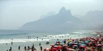 Com calor em alta, praias do Rio ficaram cheias nesta segunda-feira  Foto: Pedro Kirilos/Estadão / Estadão