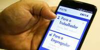 Aplicativo está disponível para todos os trabalhadores nas lojas da plataforma Android e IOS, de forma gratuita.  Foto: Agência Brasil 
