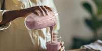 Refrescantes e saudáveis, smoothies são uma das alternativas de alimentação em dias quentes  Foto: iStock