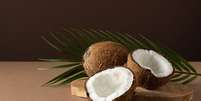 O coco está presente em diversos pratos saborosos -  Foto: Shutterstock / Alto Astral