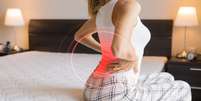 Sente dor na coluna durante a menstruação? Entenda porque isso ocorre -  Foto: Shutterstock / Saúde em Dia