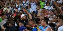 Brasil x Argentina começou com muito atraso após confusão –  Foto: Carl de Souza/AFP via Getty Images / Jogada10