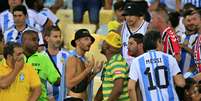 Briga entre brasileiros e argentinos desencadeou confusão generalizada no Maracanã  Foto: Fernando Roberto/UAI Foto/Gazeta Press