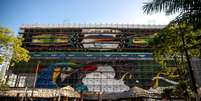 O maior dos painéis do Museu de Arte Urbana de Belém tem 22 por 56 metros e fica em frente à baía do Guajará  Foto: Bruno Carachesti