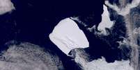 Ao longo do último ano, o iceberg vêm se deslocando — e agora ele já está prestes a ir além das águas antárticas.  Foto: Copernicus/Esa/Sentinel-3 / BBC News Brasil