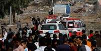 Comboio de ambulâncias e um caminhão da ONU entrando em Gaza após início da trégua  Foto: DW / Deutsche Welle