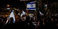 Milhares vão às ruas de Israel celebrar a libertação de reféns do Hamas  Foto: Ilia Yefimovich/dpa via Reuters