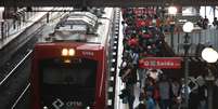 Movimento intenso de passageiros na Estação da Luz, na região central da cidade de São Paulo, na manhã desta terça-feira, 28  Foto: FÁBIO VIEIRA/FOTORUA/ESTADÃO CONTEÚDO