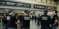 Médico é preso por ofensas xenofóbicas contra passageira em avião no Aeroporto Internacional de São Paulo.  Foto: Divulgação/Polícia Federal