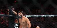 Arman Tsarukyan nocauteia Beneil Dariush no UFC Austin Foto: Divulgação/Twitter Oficial UFC / Esporte News Mundo