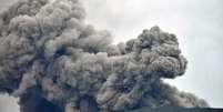 Vulcão entra em erupção na Indonésia e deixa mortos e desaparecidos  Foto: Antara Foto/Iggoy el Fitra/via REUTERS