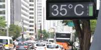 Termômetros da Avenida Paulista marcaram 35ºC em 17 de novembro de 2023, quando São Paulo foi atingida por onda de calor.  Foto: Tiago Queiroz/Estadão / Estadão