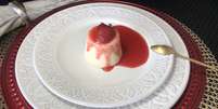 PANNACOTTA COM CALDA DE MORANGOS  Foto: Bake and Cake Gourmet
