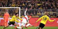  Foto: Franck Fife/AFP via Getty Images - Legenda: Jogadores de Borussia Dortmund e PSG em disputa de bola na Champions - / Jogada10