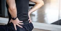 Quem tem hérnia de disco pode fazer musculação? Médico responde  Foto: Shutterstock / Saúde em Dia