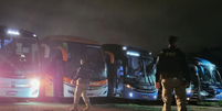 Ônibus interceptados pela PRF levaram manifestantes para atos do 8 de janeiro  Foto: Divulgação/PRF
