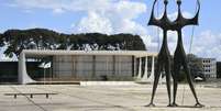 Pra&ccedil;a dos Tr&ecirc;s Poderes, em Bras&iacute;lia, com o pr&eacute;dio do STF ao fundo  Foto: Jefferson Rudy/Ag&ecirc;ncia Senado / Perfil Brasil