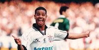 Marcelinho Carioca durante jogo pelo Corinthians nos anos 1990  Foto: Reprodução/Redes Sociais 