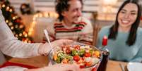 Dê um toque saudável e sofisticado à sua ceia de Natal com saladas lindas e irresistíveis  Foto: iStock