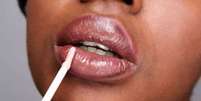 Opte por usar produtos de boa procedência nos lábios –  Foto: Shutterstock / Alto Astral / Alto Astral