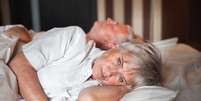 Dormir em ambientes separados pode colaborar com a longevidade de uma relação porque tem tudo a ver com a qualidade do sono, especialmente a de mulheres  Foto: iStock/TatyanaGl