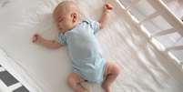 Algumas dicas de higiene do sono podem ajudar seu beb&ecirc; a dormir mais  Foto: Shutterstock / Alto Astral