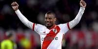 De la Cruz, agora do Flamengo, com a camisa do River Plate (Photo by Marcelo Endelli/Getty Images)  Foto: Esporte News Mundo