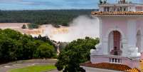 De olho nas quedas: a torre do Hotel das Cataratas &eacute; um mirante perfeito  Foto: Belmond/Divulga&ccedil;&atilde;o / Viagem e Turismo