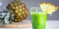 Suco de abacaxi com couve – Foto: Shutterstock  Foto: Guia da Cozinha