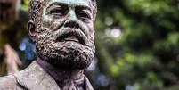Imagem mostra busto de Luiz Gama, em homenagem em uma praça pública.  Foto: Alma Preta
