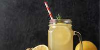 Suco de limão com gengibre  Foto: ZOLDATOFF | Shutterstock / Portal EdiCase
