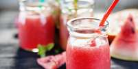 Suco antioxidante de morango e melancia – Foto: Shutterstock  Foto: Guia da Cozinha