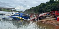 Helicóptero que caiu em MG é retirado da água; veja  Foto: Reprodução/CBMMG