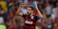 Flamengo tem prejuízo financeiro com goleiro Santos, após dois anos
