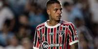  Foto: Rubens Chiri/S&atilde;o Paulo - Legenda: Costa n&atilde;o conseguiu ter sequ&ecirc;ncia, mas deve iniciar a pr&oacute;xima temporada como titular / Jogada10