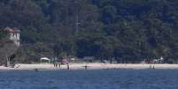 Movimentação de banhistas na Restinga da Marambaia, no Rio de Janeiro, onde fica unidade da Marinha reservada à viagens presidenciais  Foto: Fábio Goncalves / Estadão / Estadão