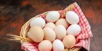 Saiba se existem diferenças entre as colorações das cascas dos ovos  Foto: Freepik