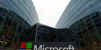 Logo da Microsoft em Issy-les-Moulineaux, perto de Paris, na França
25/01/2023
REUTERS/Gonzalo Fuentes  Foto: Reuters