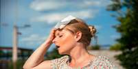 Dor de cabeça, tontura e náusea: conheça os alertas da insolação  Foto: Shutterstock / Saúde em Dia
