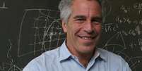 Epstein começou sua carreira como professor de matemática e física na elite Dalton School, em Nova York  Foto: Getty Images / BBC News Brasil