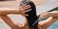 O sol, mar e piscina podem prejudicar os cabelos  Foto: Shutterstock / Alto Astral