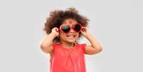 Óculos escuros para crianças? Oftalmologista dá dicas aos pais  Foto: Shutterstock / Saúde em Dia