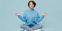 Meditar não precisa ser um bicho de 7 cabeças. A prática pode e deve ser natural e simples. Confira 5 curiosidades sobre meditação!  Foto: Shutterstock / João Bidu