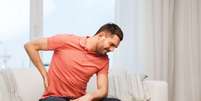 Dor nas costas: 6 formas de tratar o problema  Foto: Shutterstock / Saúde em Dia
