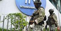 Em 9 de janeiro, um grupo armado entrou nas instalações da TC Televisión e manteve como reféns os funcionários do canal  Foto: Getty Images / BBC News Brasil