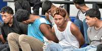 Homens que invadiram televisão do Equador são detidos em Guayaquil. (10/01/2024)  Foto: REUTERS/Vicente Gaibor del Pino