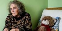 Susan foi diagnosticada com demência vascular de início precoce em 2015  Foto: Helen Rimell / BBC News Brasil