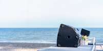 Caixas de som na praia serão recolhidas em Guarujá (SP)  Foto: iStock